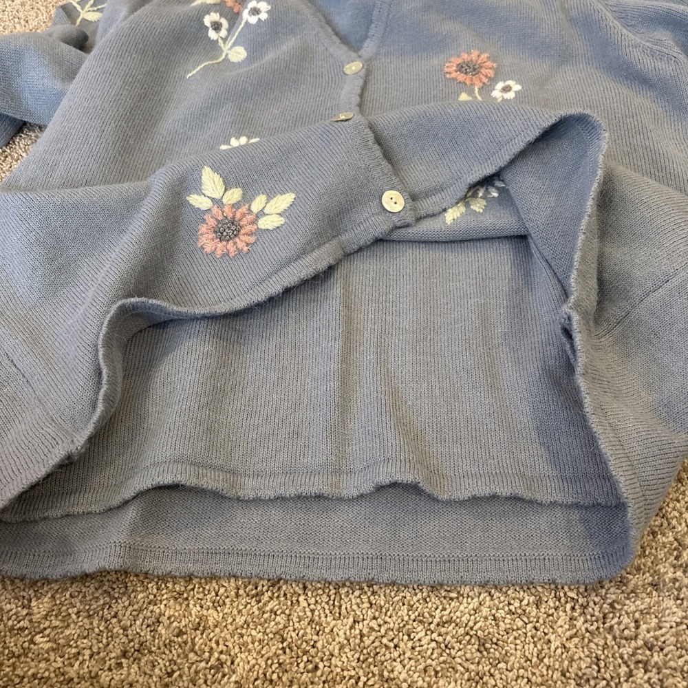 Alfred Dunner M‎ Lake Placid  Blue Floral Cardigan Attached Set - Picture 9 of 9